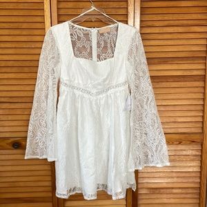 White lace long sleeve short dress